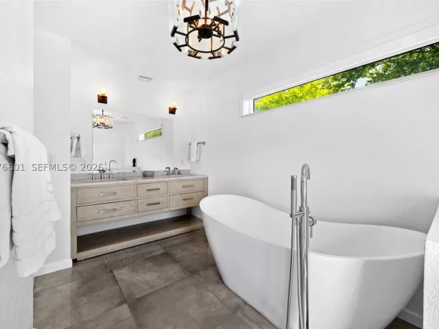 Продажа дома по адресу 1617 SW 17th Ave - фото 9384013
