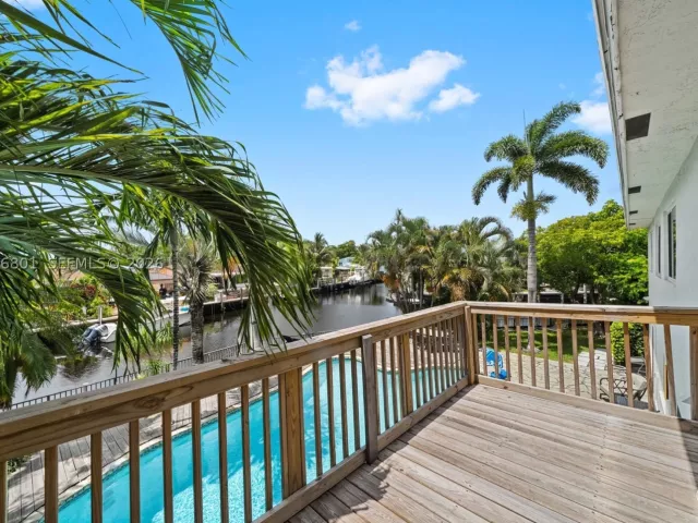 Продажа дома по адресу 1617 SW 17th Ave - фото 9384014
