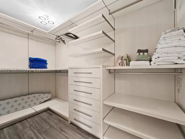 Продажа дома по адресу 1617 SW 17th Ave - фото 9384016