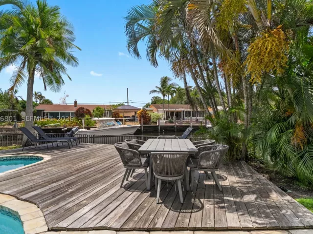 Продажа дома по адресу 1617 SW 17th Ave - фото 9384024