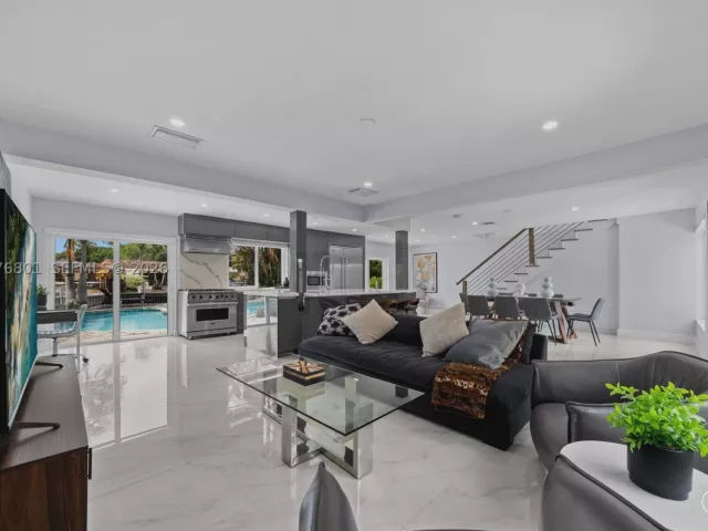 Продажа дома по адресу 1617 SW 17th Ave - фото 9383996