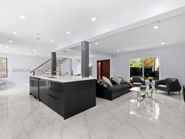 Продажа дома по адресу 1617 SW 17th Ave - фото 9383997