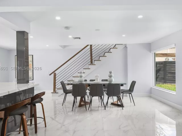 Продажа дома по адресу 1617 SW 17th Ave - фото 9383998