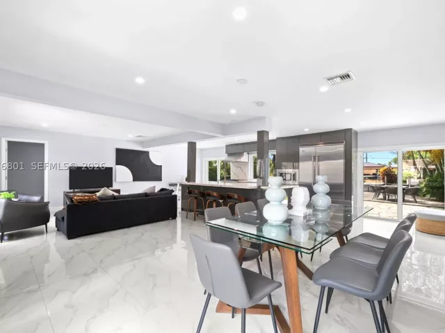 Продажа дома по адресу 1617 SW 17th Ave - фото 9383999