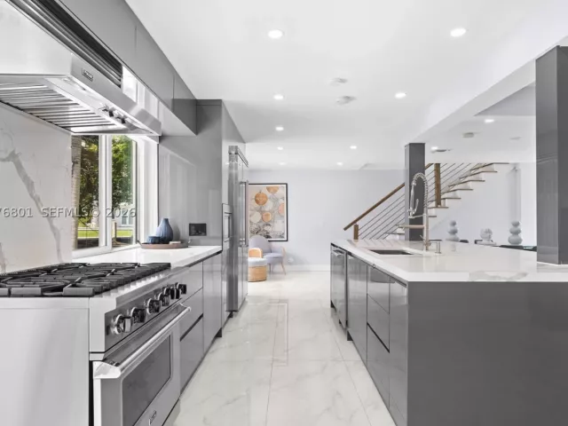 Продажа дома по адресу 1617 SW 17th Ave - фото 9384000