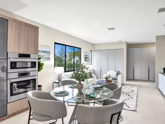 Продажа дома по адресу 1140 SE 6TH Terrace - фото 9382481