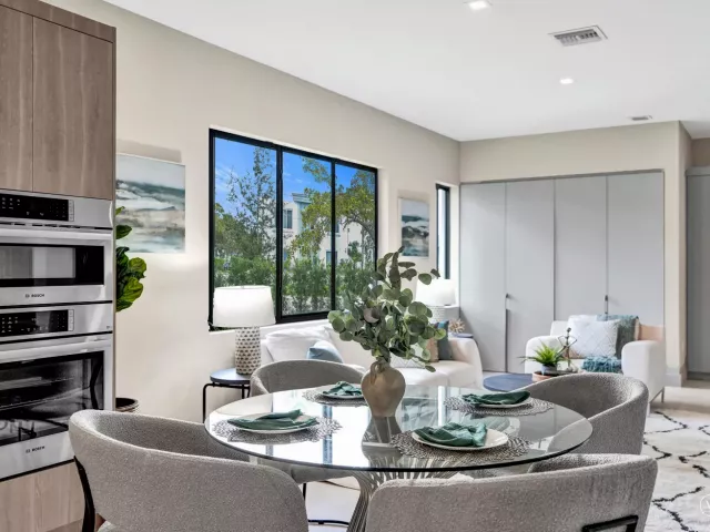 Продажа дома по адресу 1140 SE 6TH Terrace - фото 9382482