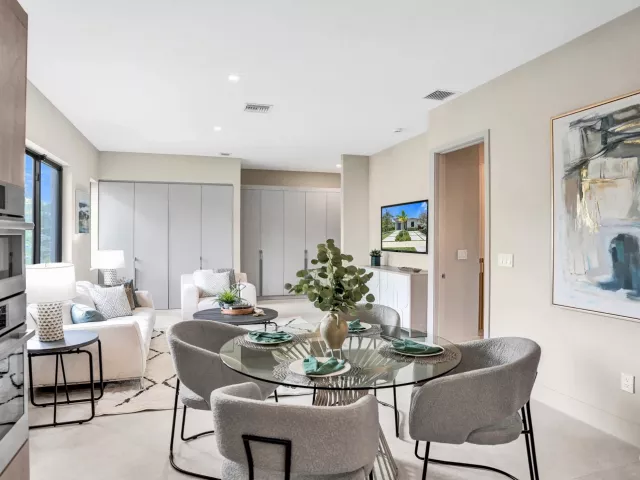 Продажа дома по адресу 1140 SE 6TH Terrace - фото 9382483