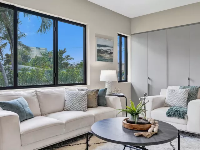 Продажа дома по адресу 1140 SE 6TH Terrace - фото 9382487
