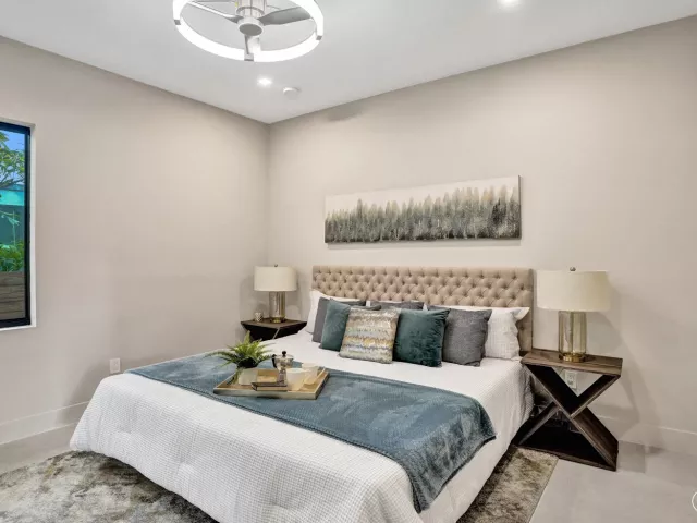 Продажа дома по адресу 1140 SE 6TH Terrace - фото 9382493