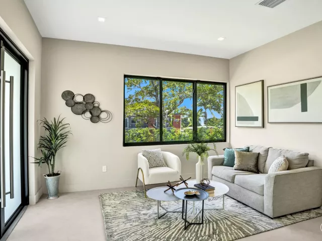 Продажа дома по адресу 1140 SE 6TH Terrace - фото 9382465