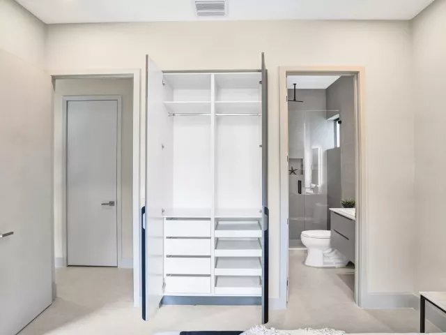 Продажа дома по адресу 1140 SE 6TH Terrace - фото 9382504