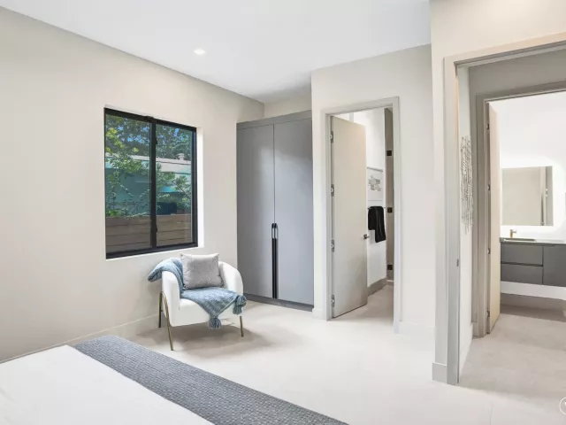 Продажа дома по адресу 1140 SE 6TH Terrace - фото 9382509