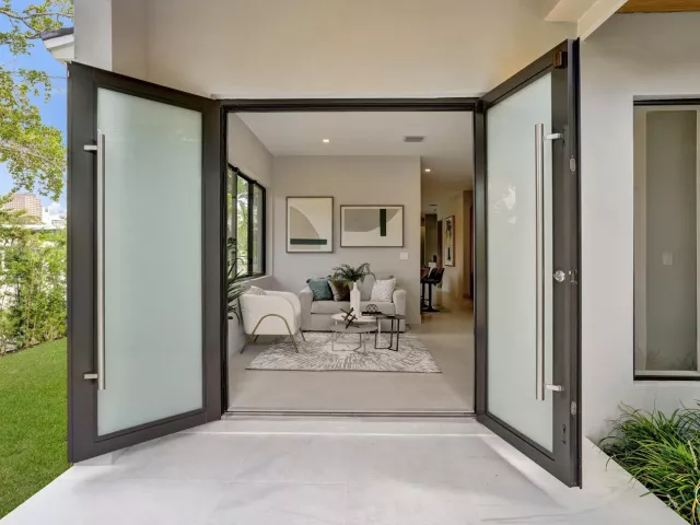 Продажа дома по адресу 1140 SE 6TH Terrace - фото 9382519