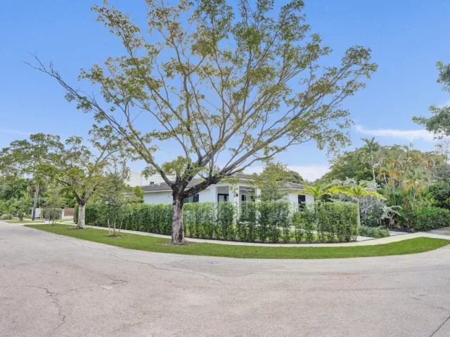 Продажа дома по адресу 1140 SE 6TH Terrace - фото 9382520