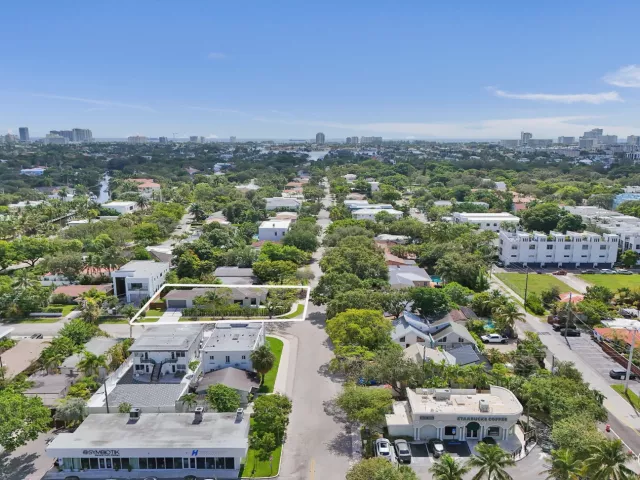 Продажа дома по адресу 1140 SE 6TH Terrace - фото 9382521
