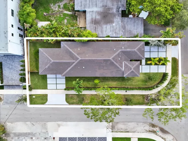 Продажа дома по адресу 1140 SE 6TH Terrace - фото 9382523