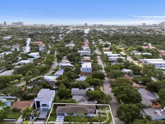 Продажа дома по адресу 1140 SE 6TH Terrace - фото 9382524