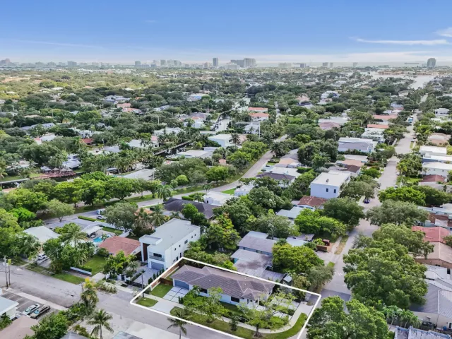 Продажа дома по адресу 1140 SE 6TH Terrace - фото 9382525