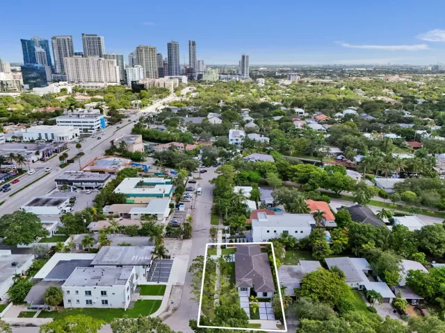 Продажа дома по адресу 1140 SE 6TH Terrace - фото 9382526