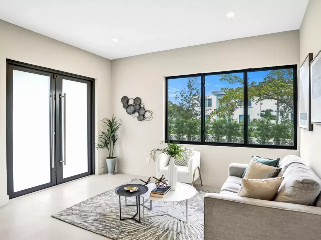 Продажа дома по адресу 1140 SE 6TH Terrace - фото 9382470