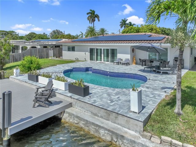 Продажа дома по адресу 2225 NE 16th Ave - фото 9456291