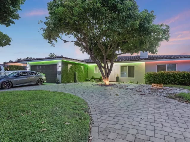 Продажа дома по адресу 2225 NE 16th Ave - фото 9456234