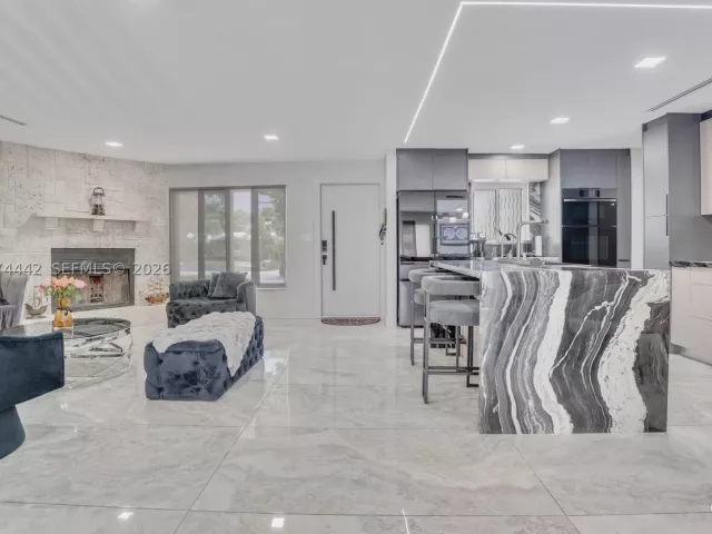 Продажа дома по адресу 2225 NE 16th Ave - фото 9456241