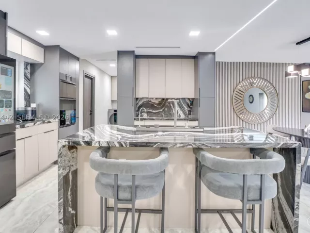 Продажа дома по адресу 2225 NE 16th Ave - фото 9456244