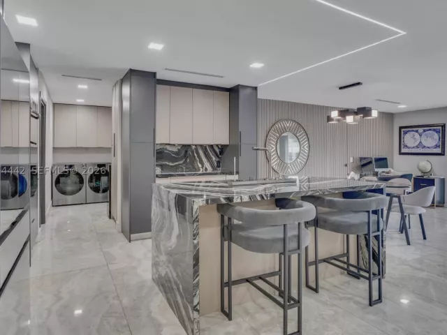 Продажа дома по адресу 2225 NE 16th Ave - фото 9456245