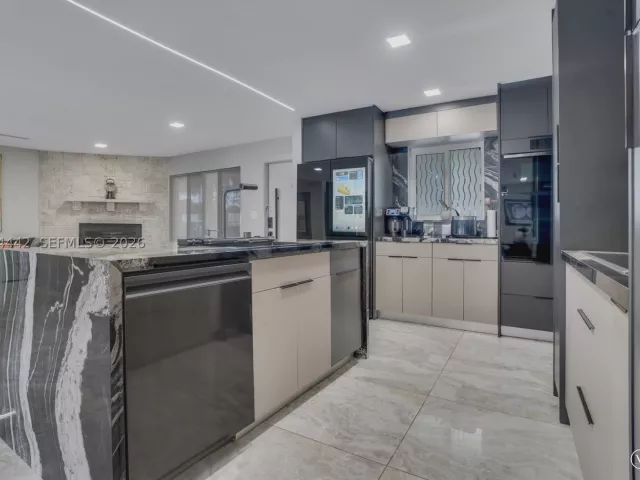 Продажа дома по адресу 2225 NE 16th Ave - фото 9456246