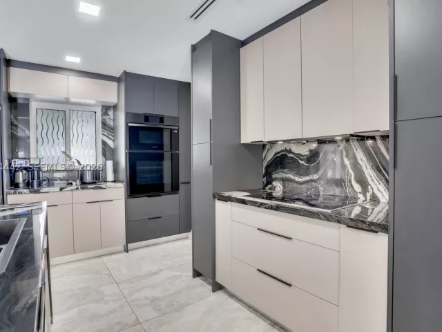 Продажа дома по адресу 2225 NE 16th Ave - фото 9456249