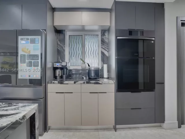 Продажа дома по адресу 2225 NE 16th Ave - фото 9456251