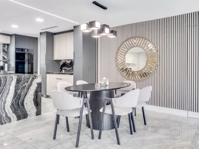 Продажа дома по адресу 2225 NE 16th Ave - фото 9456255