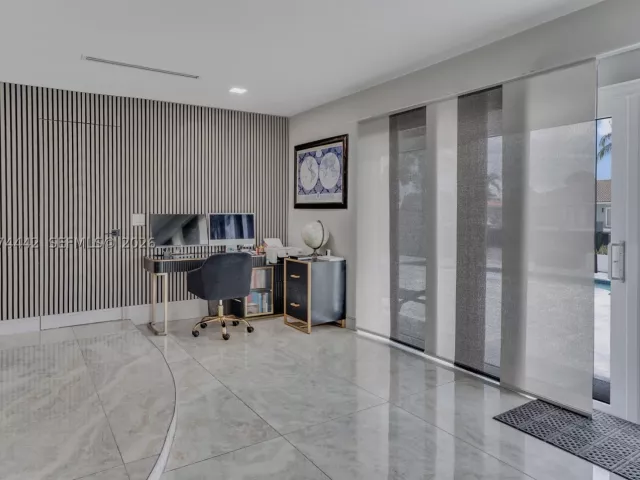 Продажа дома по адресу 2225 NE 16th Ave - фото 9456258