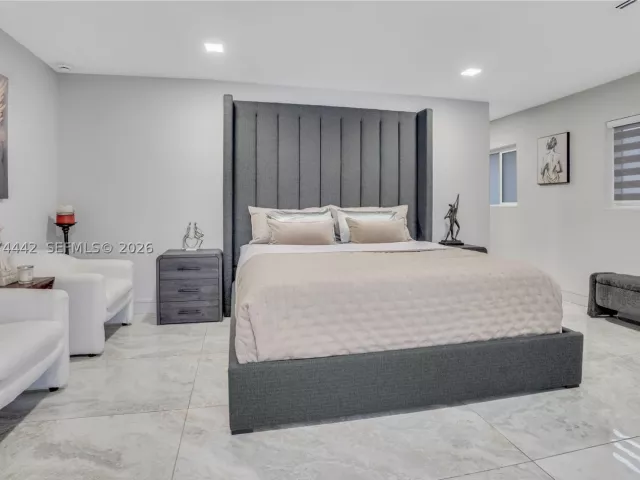 Продажа дома по адресу 2225 NE 16th Ave - фото 9456261