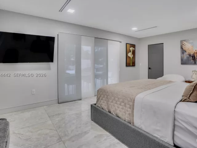 Продажа дома по адресу 2225 NE 16th Ave - фото 9456264
