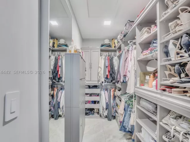 Продажа дома по адресу 2225 NE 16th Ave - фото 9456266