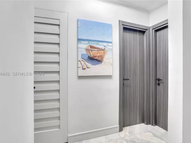 Продажа дома по адресу 2225 NE 16th Ave - фото 9456274
