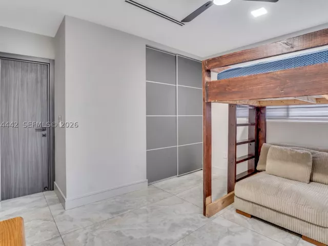 Продажа дома по адресу 2225 NE 16th Ave - фото 9456275