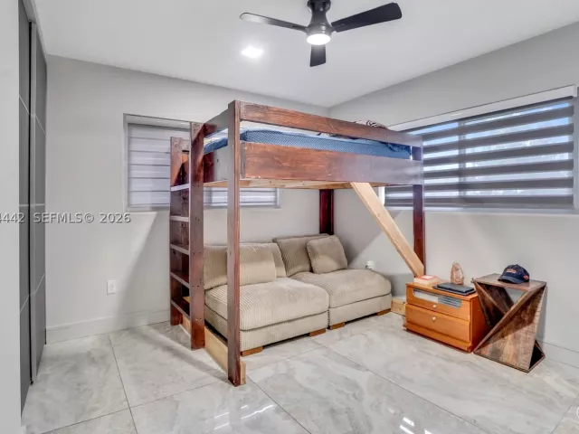 Продажа дома по адресу 2225 NE 16th Ave - фото 9456276