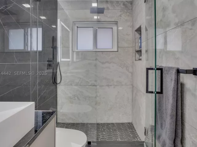 Продажа дома по адресу 2225 NE 16th Ave - фото 9456280