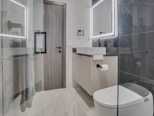 Продажа дома по адресу 2225 NE 16th Ave - фото 9456281