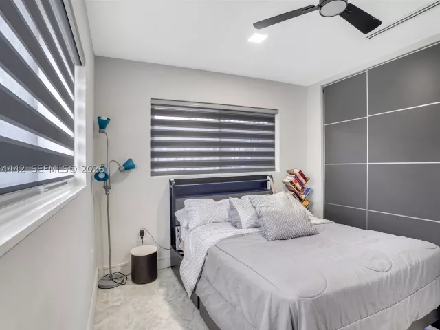 Продажа дома по адресу 2225 NE 16th Ave - фото 9456283