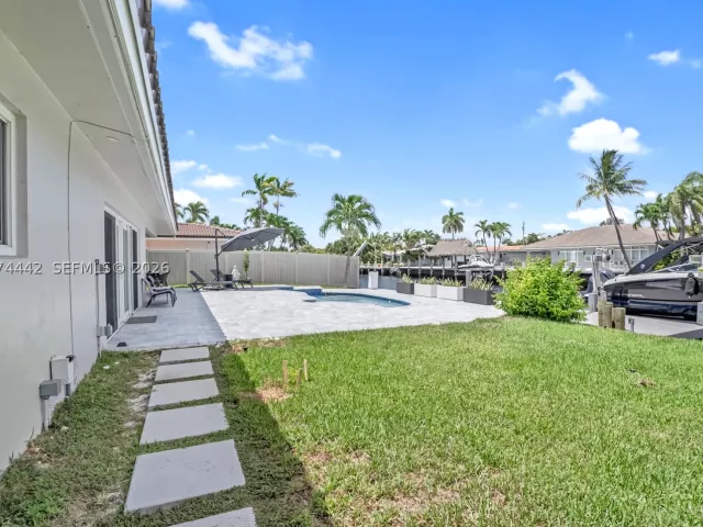 Продажа дома по адресу 2225 NE 16th Ave - фото 9456285