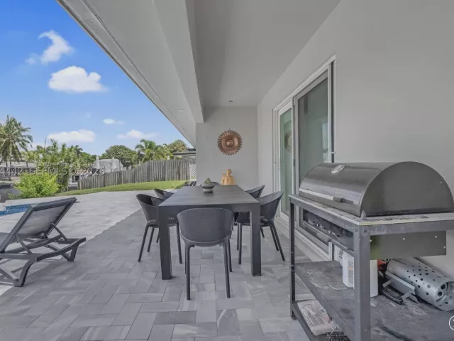 Продажа дома по адресу 2225 NE 16th Ave - фото 9456287