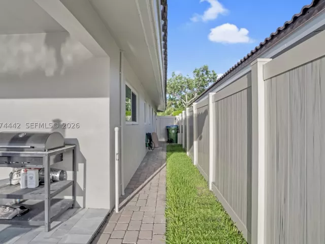 Продажа дома по адресу 2225 NE 16th Ave - фото 9456288