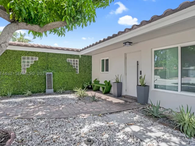 Продажа дома по адресу 2225 NE 16th Ave - фото 9456226