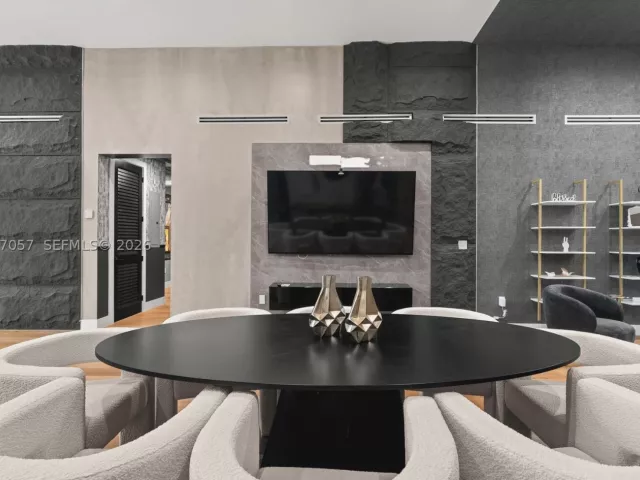 Продажа дома по адресу 400 NW 49th St - фото 9390579