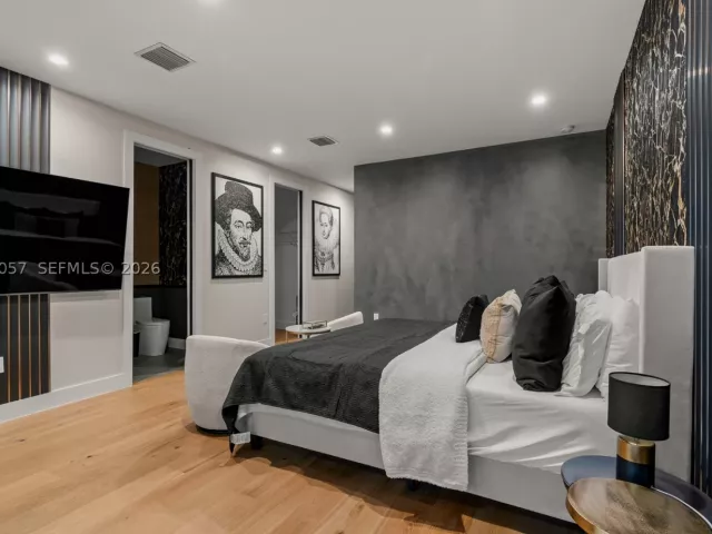 Продажа дома по адресу 400 NW 49th St - фото 9390592